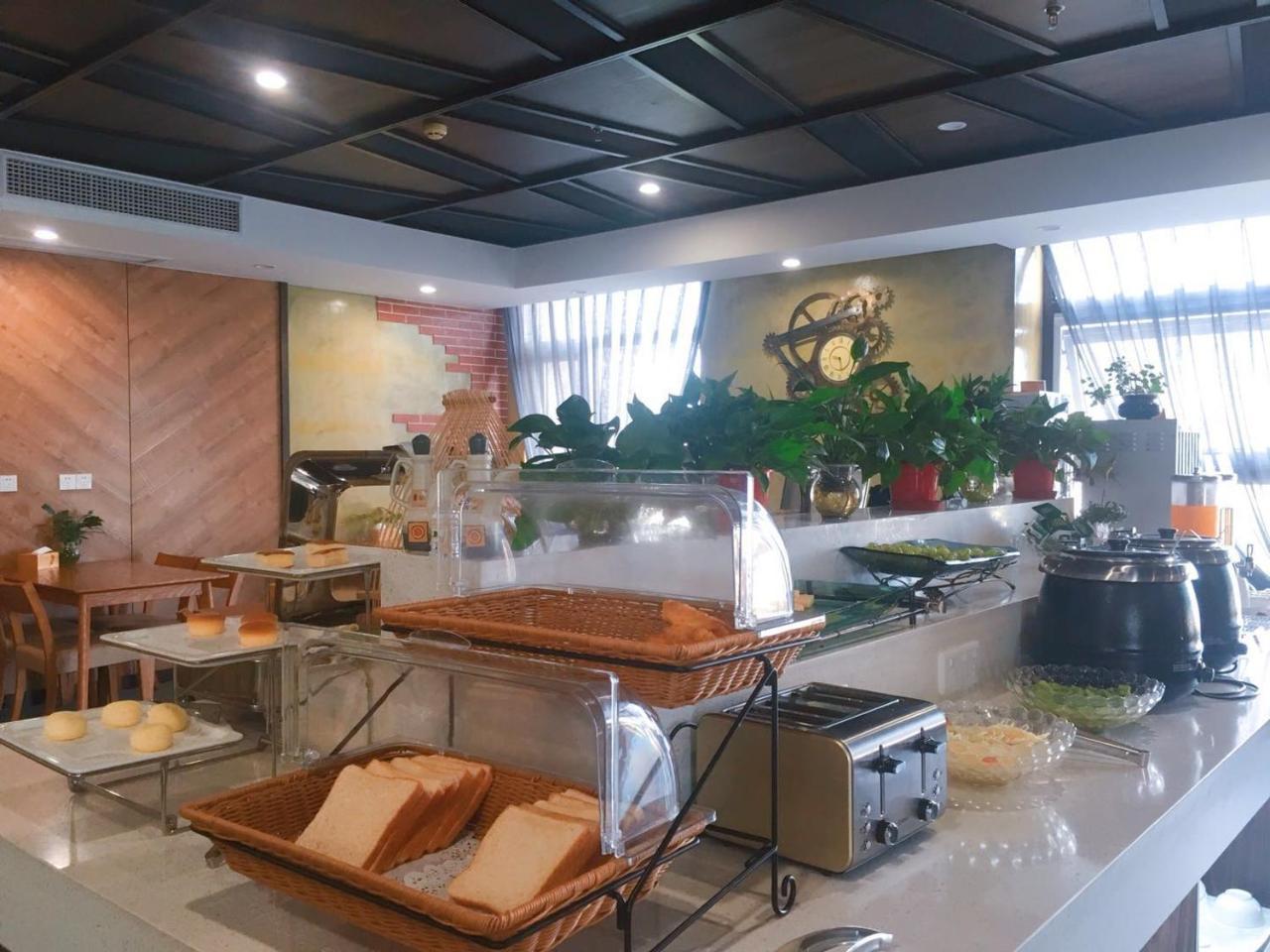 Nostalgia Hotel Near Tianjin Polar Ocean Word- Tianjin Fonte Joy World, 10 Minutes Drive Away From Tianjin Tanggu High-Speed Railway Station, Free Ice-Cream, Mineral Water, Snacks And Laundry Service, English Communication Well ภายนอก รูปภาพ