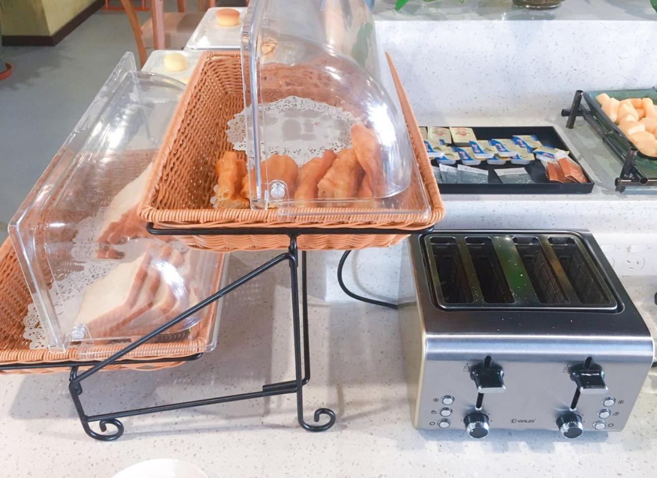 Nostalgia Hotel Near Tianjin Polar Ocean Word- Tianjin Fonte Joy World, 10 Minutes Drive Away From Tianjin Tanggu High-Speed Railway Station, Free Ice-Cream, Mineral Water, Snacks And Laundry Service, English Communication Well ภายนอก รูปภาพ